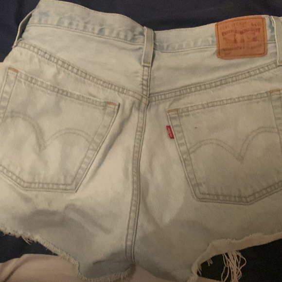 Levi jean shorts - Picture 2 of 3